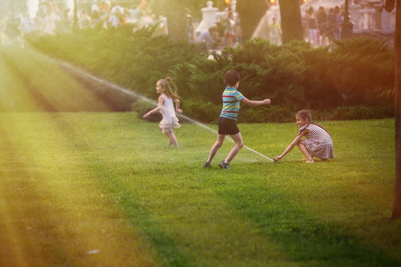 хулиганить и шалить